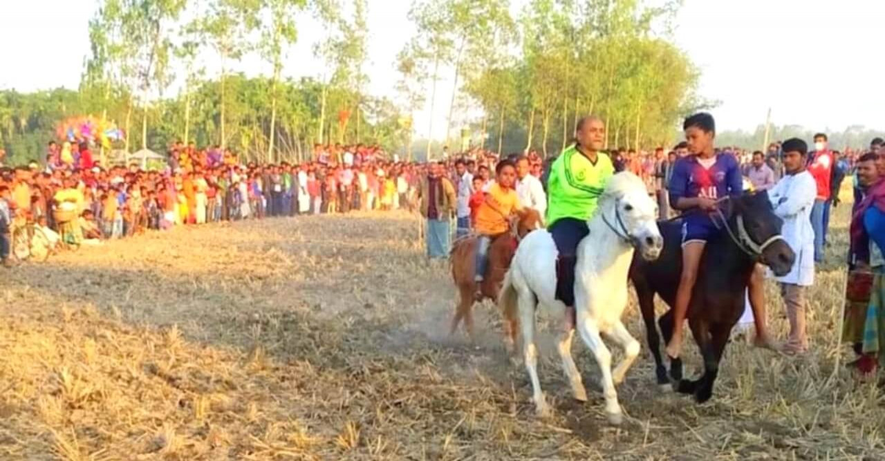 ডোমারে ঐতিহ্যবাহী ঘোড়দৌড় প্রতিযোগিতা অনুষ্ঠিত