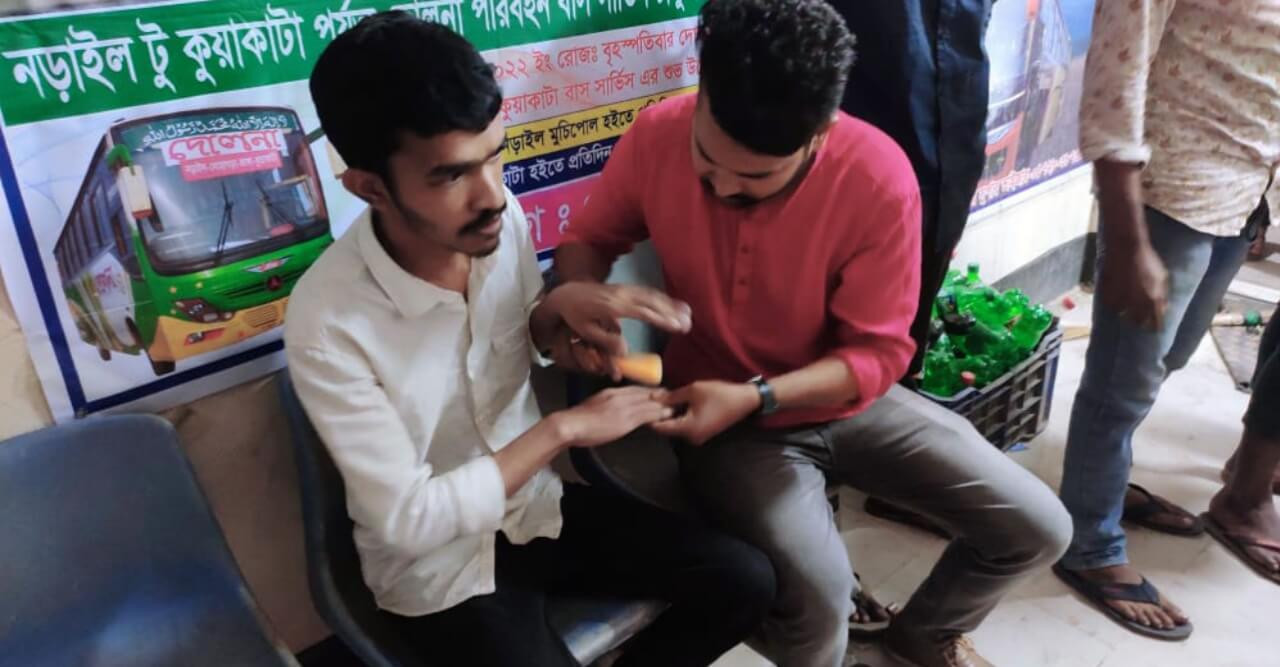 নড়াইল পৌর ছাত্রলীগের সাঃ সম্পাদকের নেতৃত্বে ঈগল কাউন্টারে হামলা