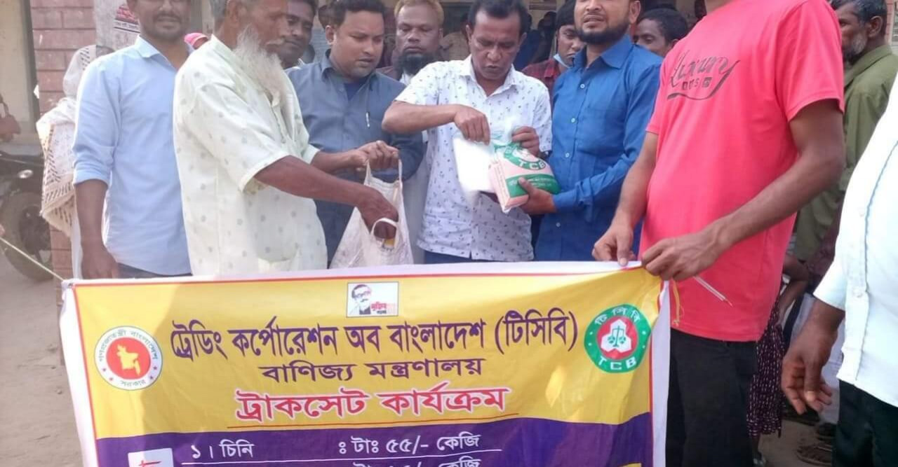 হরিপুরের ডাংগীপাড়া ইউনিয়নে ফ্যামেলী কার্ডে টিসিবি পণ্য বিক্রয়ের শুভ উদ্বোধন