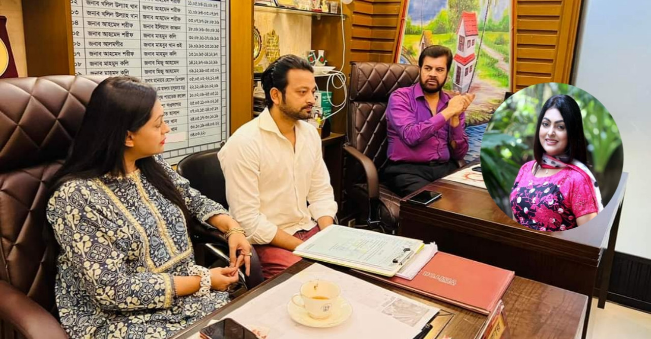 সাধারণ সম্পাদকের চেয়ারে বসে মিটিং করলেন নিপুণ