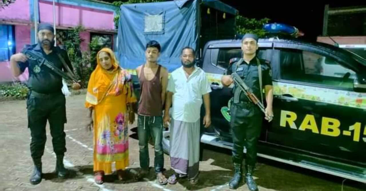 টেকনাফে  র‍্যাব-১৫ এর অভিযানে আটক ৩