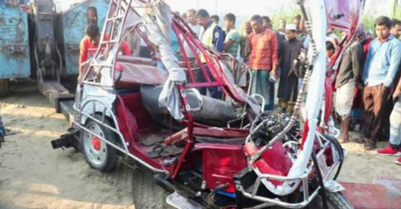 দৌলতখানে সড়ক দুর্ঘটনায় অটো চালক নিহত