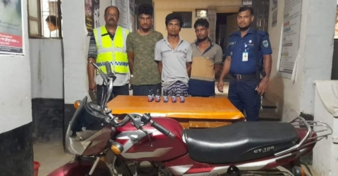মাদক বিরোধী অভিযানে ফেন্সিডিলহ সহ মোটরসাইকেল উদ্ধার